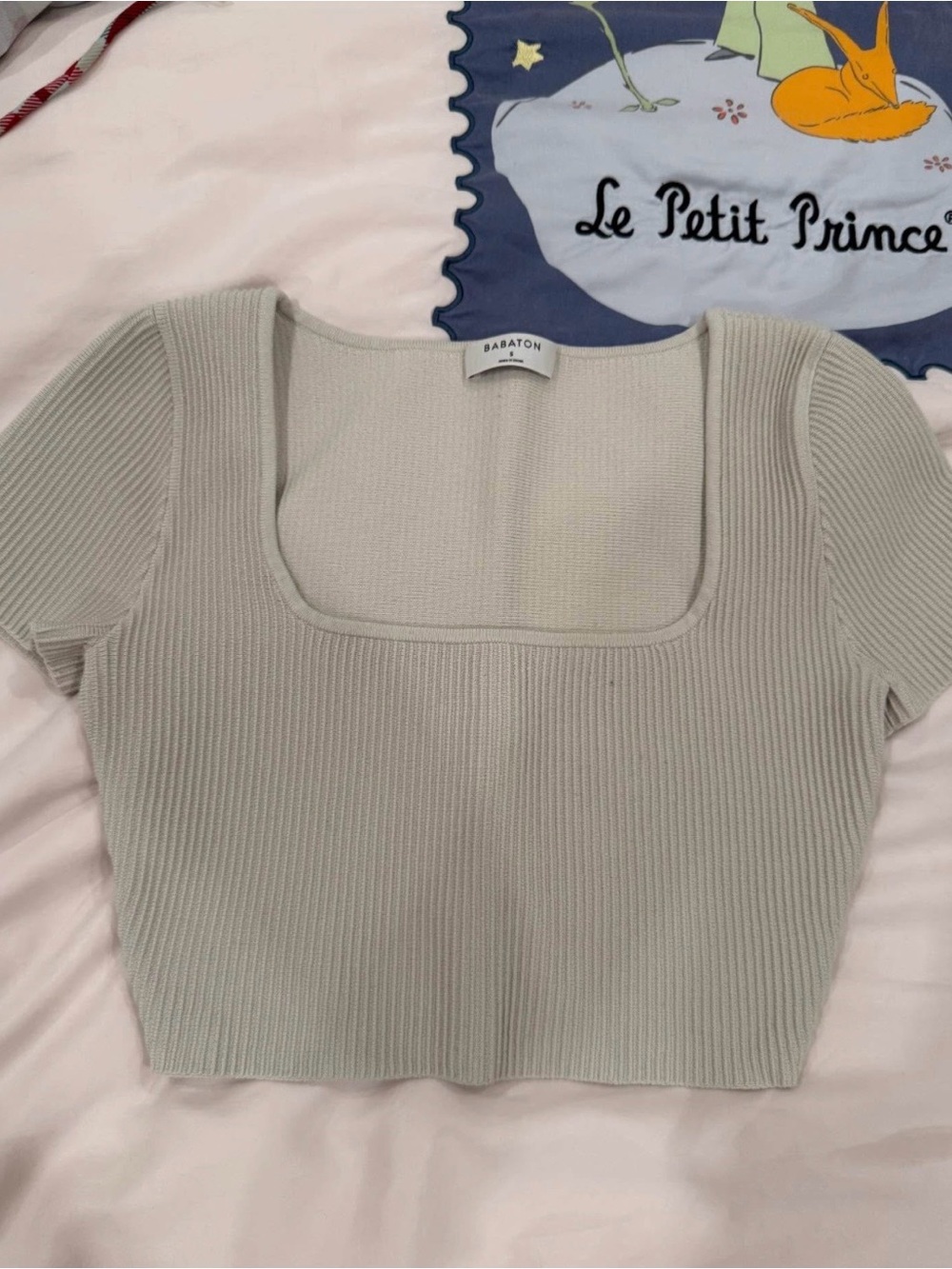 Aritzia Sculpt Knit Squareneck Top – Size S
Color: Matte Pearl
